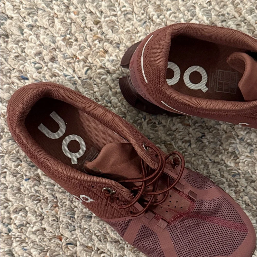 On Running cloud 5 sneaker monochrome mulberry women’s size 9.5 - Picture 6 of 8